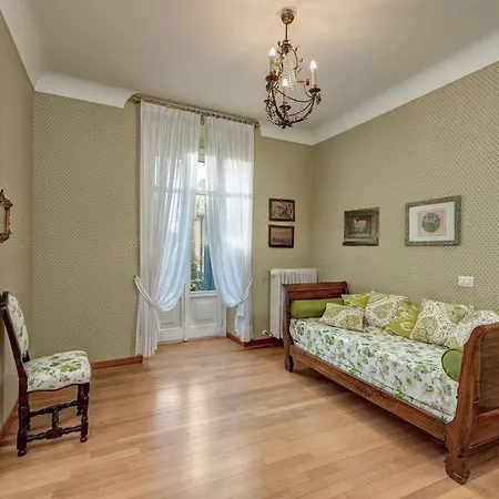 Flat In Clara Como